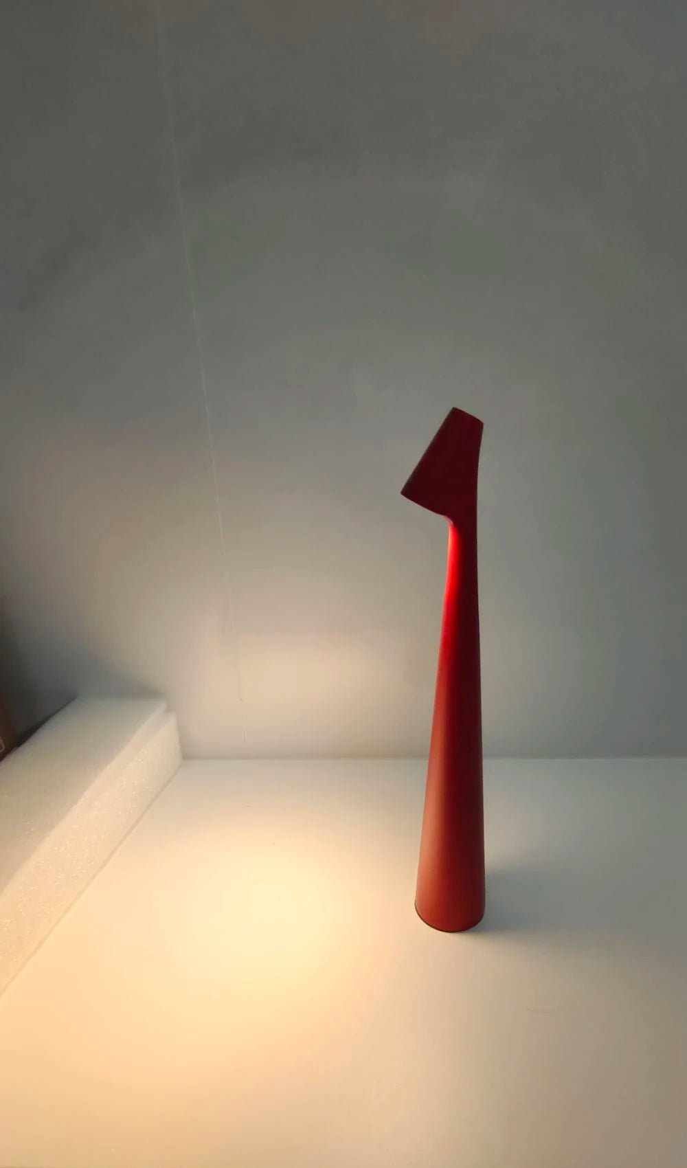 Rechargeable LED Table Lamp with Touch Dimming, Cordless Minimalist Bedside & Desk Lamp - Hans Lumiere