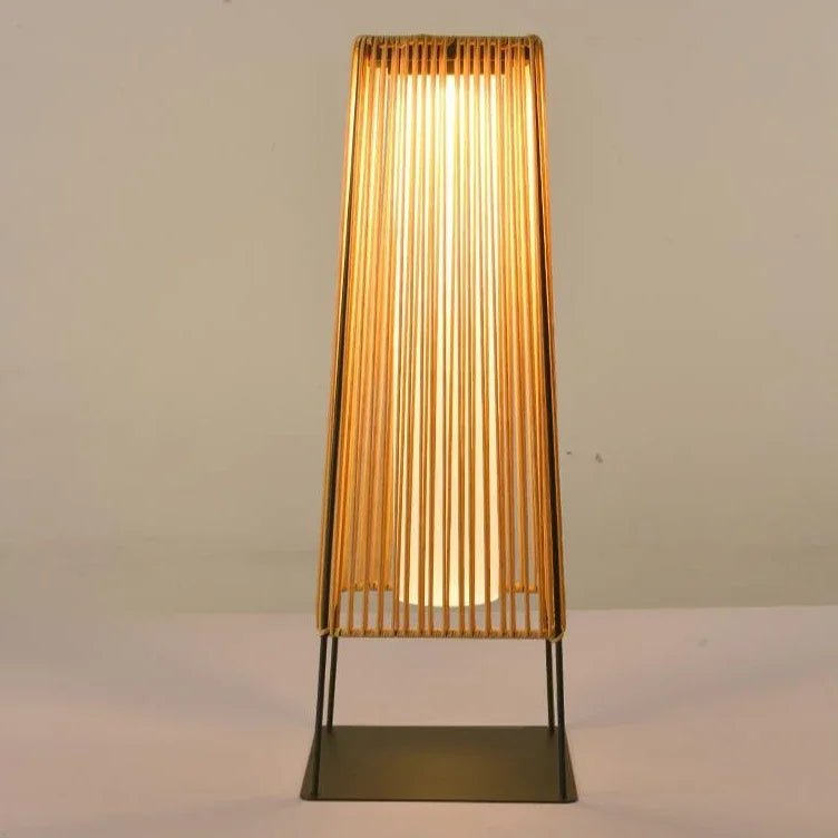 Solar Powered Waterproof Outdoor Courtyard Lamp - Hans Lumiere