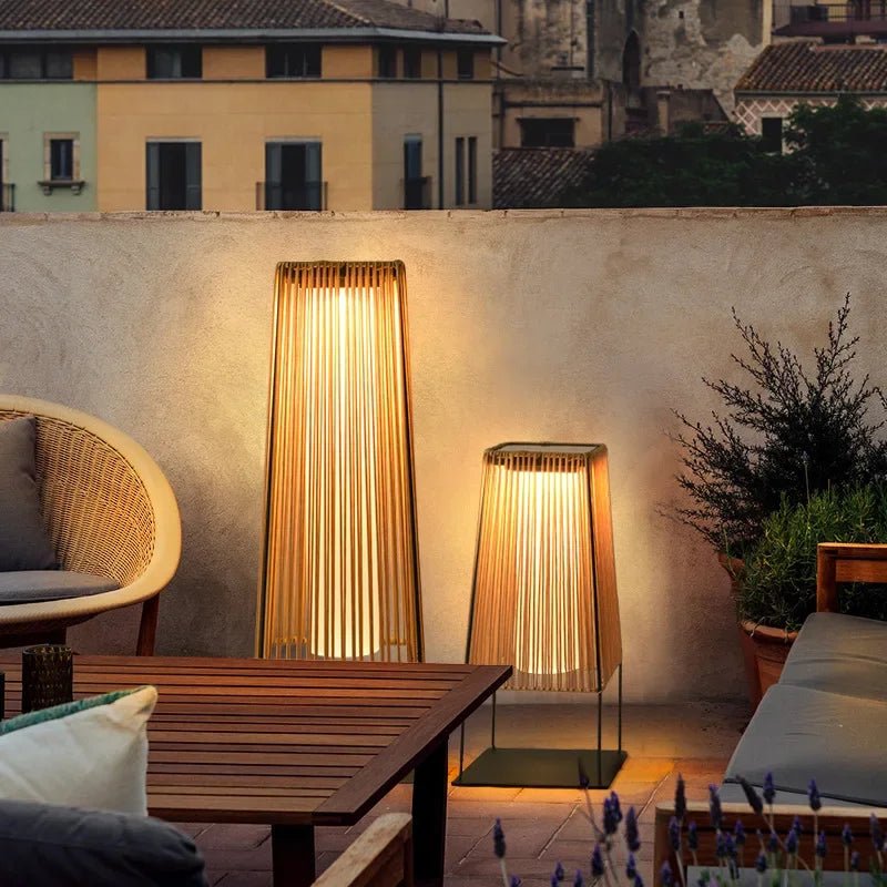 Solar Powered Waterproof Outdoor Courtyard Lamp - Hans Lumiere