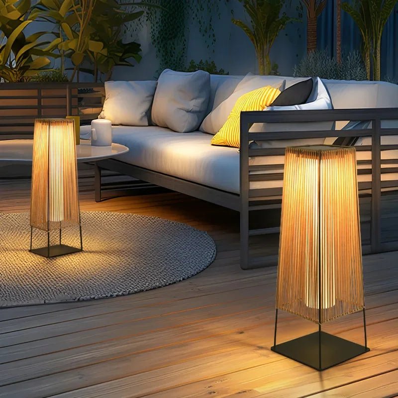Solar Powered Waterproof Outdoor Courtyard Lamp - Hans Lumiere