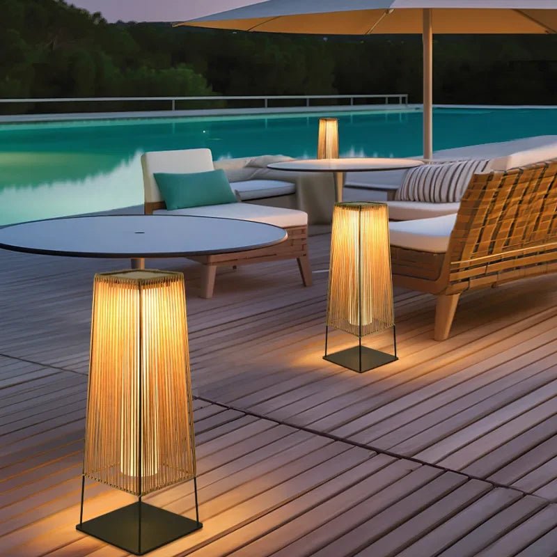 Solar Powered Waterproof Outdoor Courtyard Lamp - Hans Lumiere