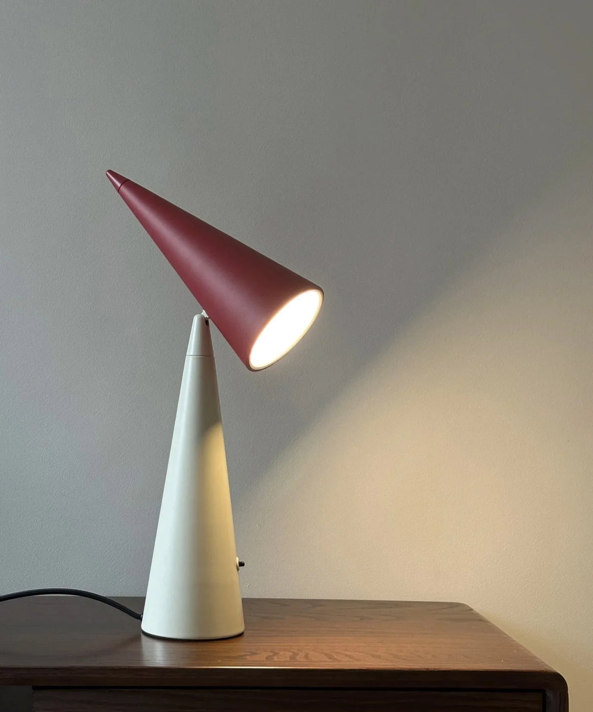 Modern Red Tube LED Table Lamp &mdash; Dimmable 3-Color Reading Light