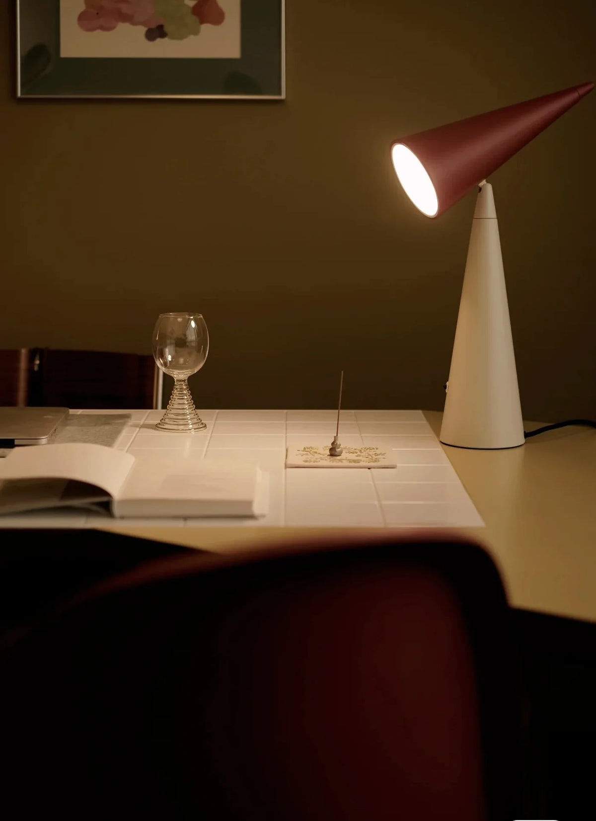 Modern Red Tube LED Table Lamp &mdash; Dimmable 3-Color Reading Light
