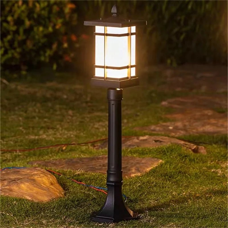 Classical Outdoor Lawn Lamp - Hans Lumiere