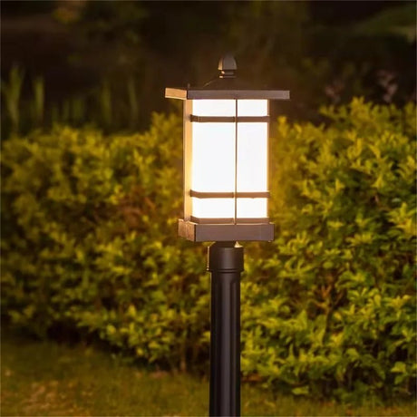 Classical Outdoor Lawn Lamp - Hans Lumiere