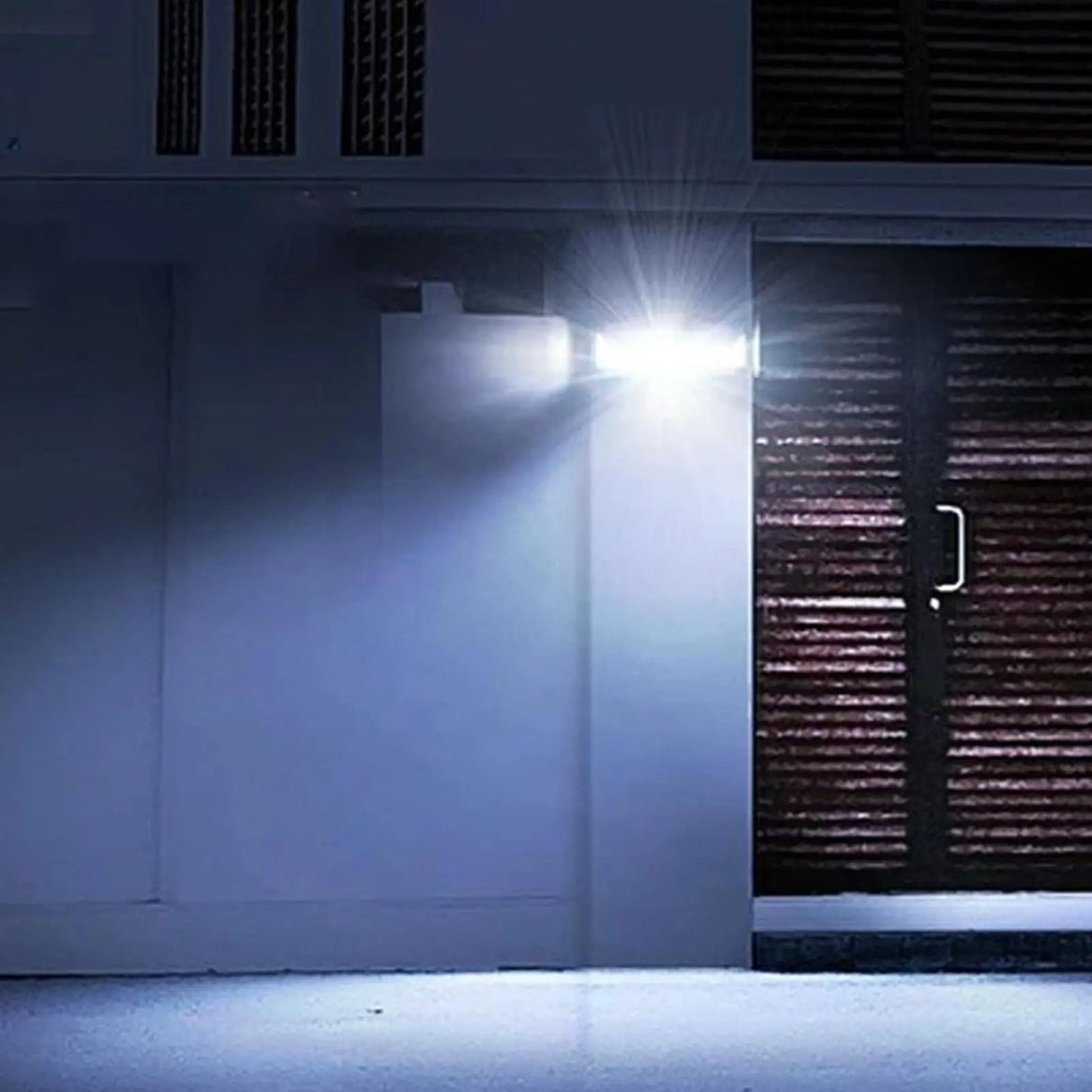 Clip-On Solar Motion Security Light – Waterproof LED for Patio & Gate - Hans Lumiere