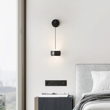 Contemporary Brass Light Wall Lamp - Hans Lumiere