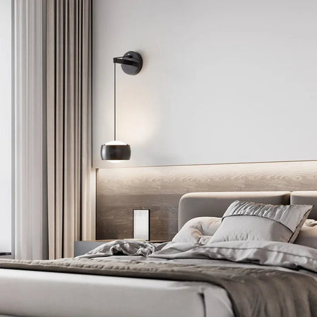 Contemporary Brass Light Wall Lamp - Hans Lumiere