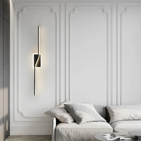 Contemporary Gold Brass Wall Lamp - Hans Lumiere
