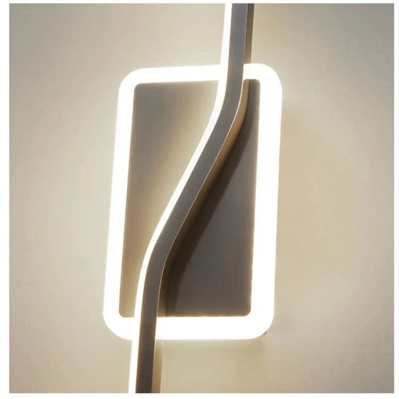 Contemporary Gold Brass Wall Lamp - Hans Lumiere