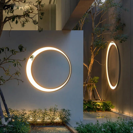 Creative Round Moon Outdoor Lamp - Hans Lumiere