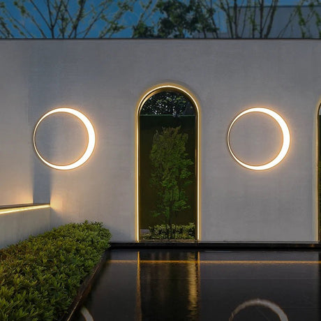 Creative Round Moon Outdoor Lamp - Hans Lumiere