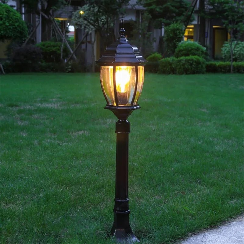 Garden Retro Outdoor Lawn Light - Hans Lumiere