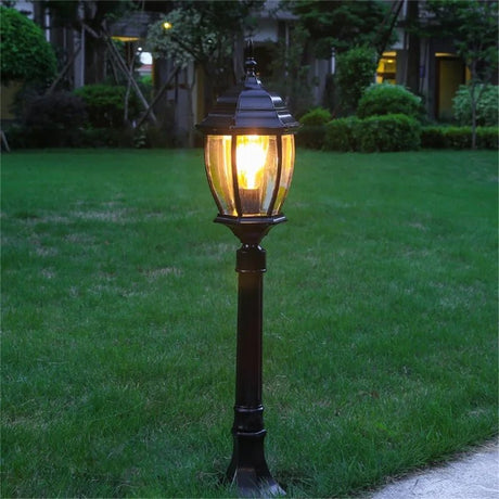 Garden Retro Outdoor Lawn Light - Hans Lumiere