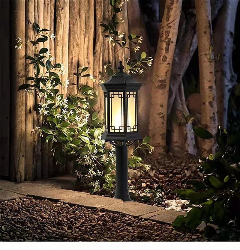 Retro Black Solar Lawn Lamp - Hans Lumiere