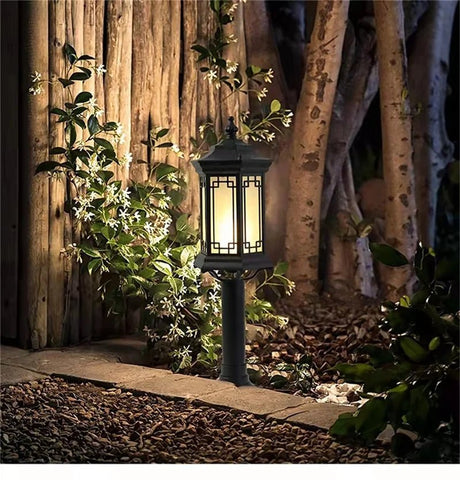 Retro Black Solar Lawn Lamp - Hans Lumiere