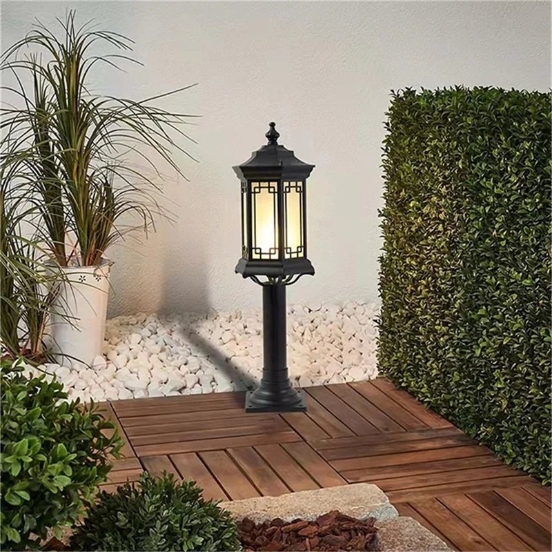 Retro Black Solar Lawn Lamp - Hans Lumiere