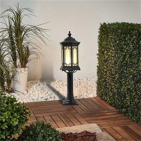 Retro Black Solar Lawn Lamp - Hans Lumiere